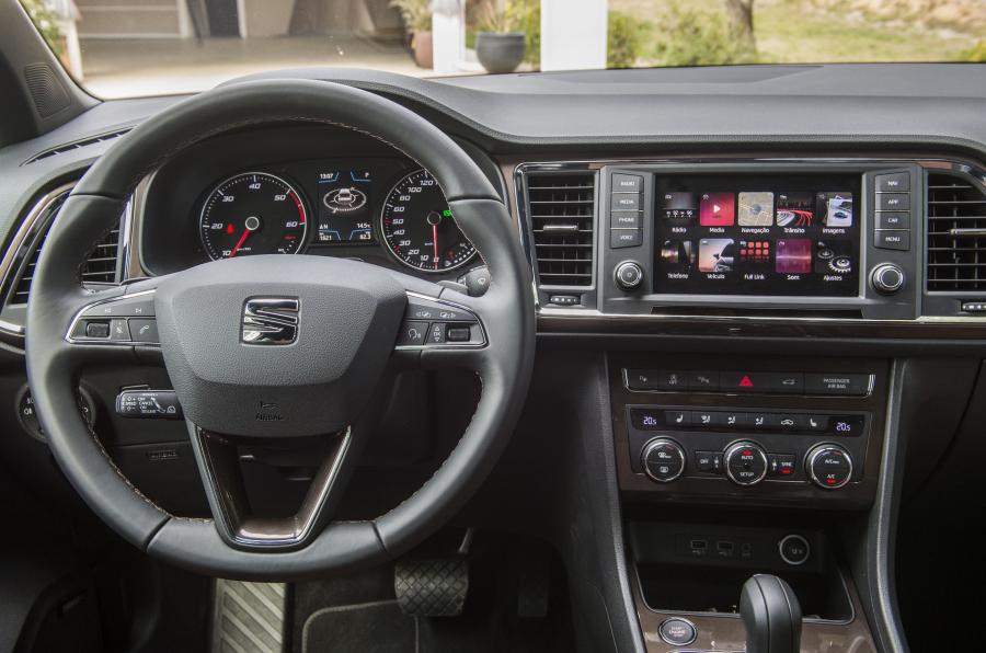 Панель приборов Seat Ateca 2016 года  (фото 32 из 47)